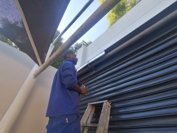 Gallery (28)_600x450 Technician repairing a roller shutter door for optimal performance.